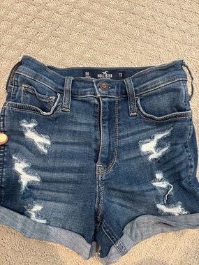 Hollister High Rise Short 3”- Advanced Stretch Size 00 or 23